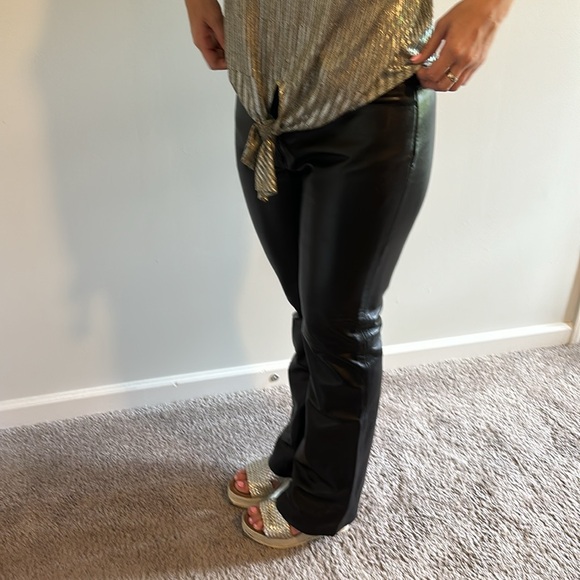 Banana Republic blk leather pants. Front zipper. Bttm left leg torn. 15" across - Picture 13 of 14